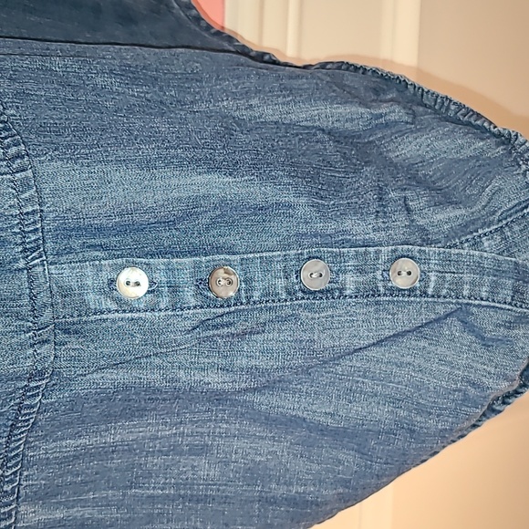 Women's Liverpool of Los Angeles Denim Button Down Top - Picture 6 of 7
